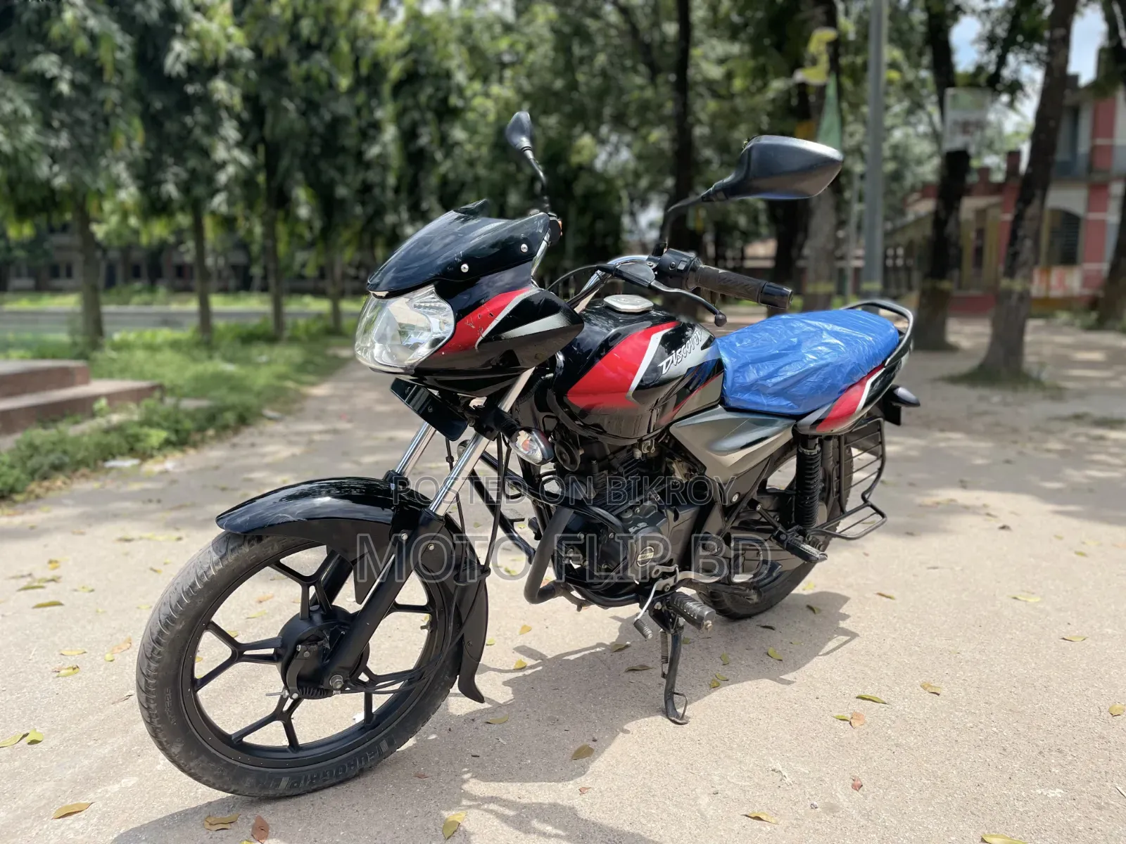 বাজাজ ডিসকভার ১২৫ ২০১৮ ব্ল্যাক