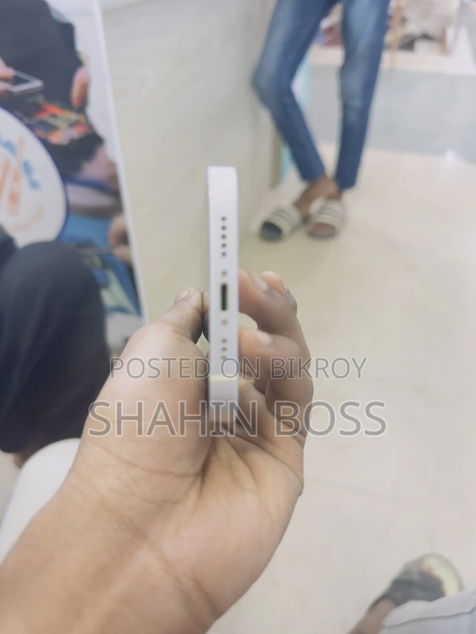 অ্যাপল আইফোন ১২ ৬৪ জিবি হোয়াইট