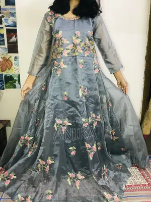 পার্টি গাউন বিক্রির জন্য