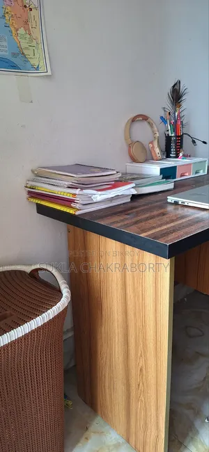 স্টাডি টেবিল