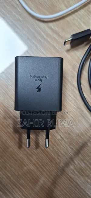 ৪৫ ওয়ার্ডের একটি স্যামসাং এর ফাস্ট চার্জার বিক্রি হবে