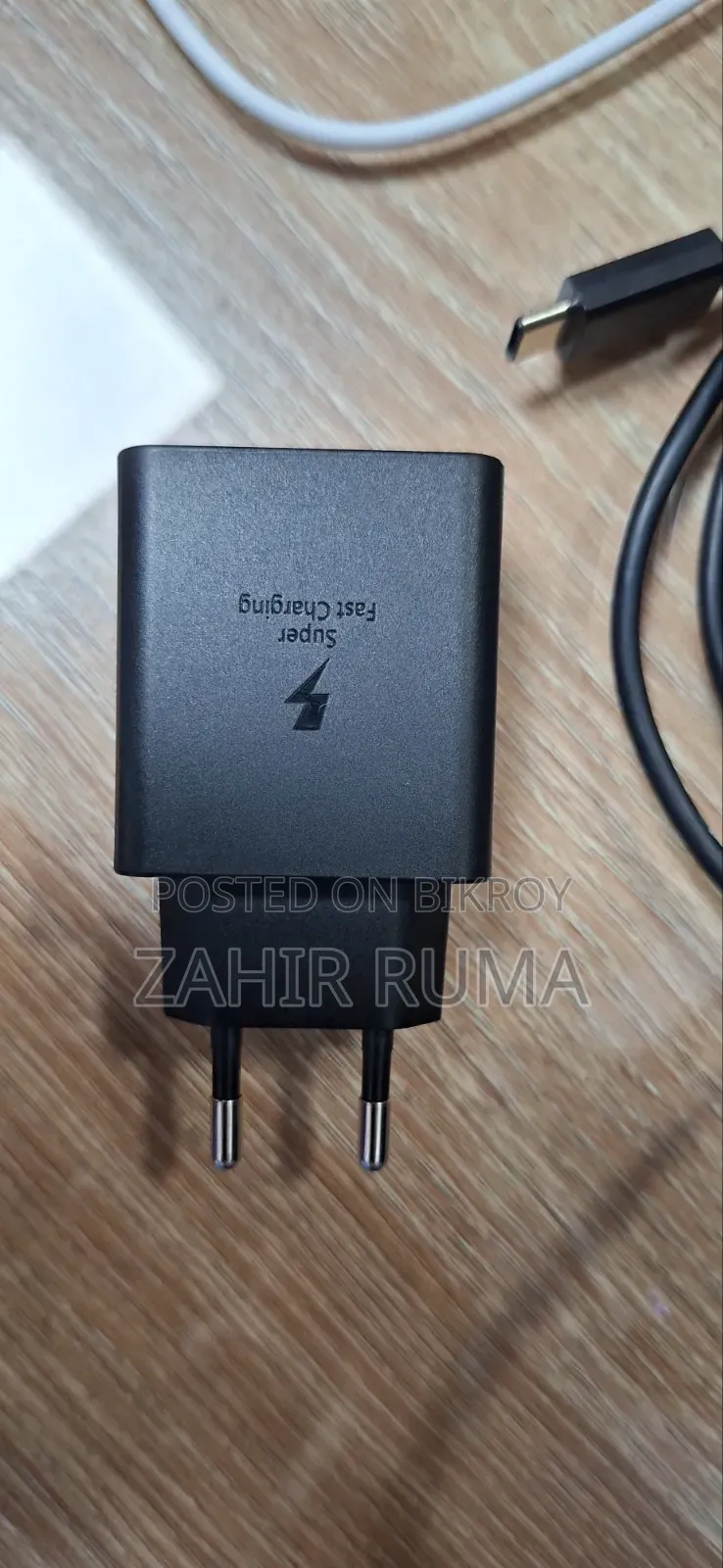 ৪৫ ওয়ার্ডের একটি স্যামসাং এর ফাস্ট চার্জার বিক্রি হবে