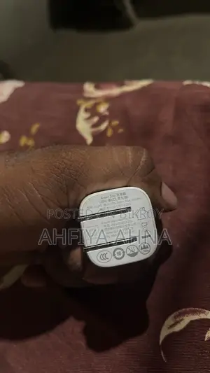 অ্যাঙ্কার অরিজিনাল অ্যাডাপ্টার সেল হবে ১ মান্থ ইউজ হইছে জাস্ট।