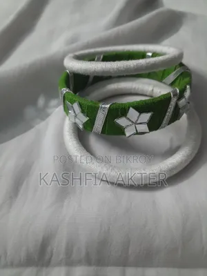 সাশ্রয়ী মূল্যে হাতের তৈরি চুড়ি