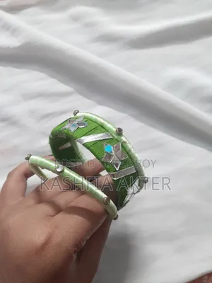 সাশ্রয়ী মূল্যে হাতের তৈরি চুড়ি