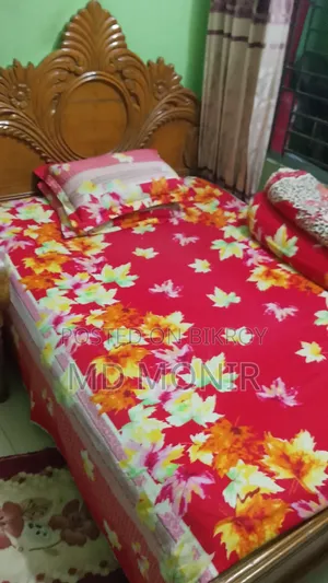 খাট ও একুরিয়াম সহ আরো কিছু ফার্নিচার বিক্রি হবে