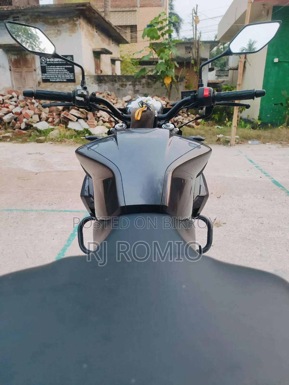 হিরো এক্সট্রিম ১২৫আর ২০২৫ কালো