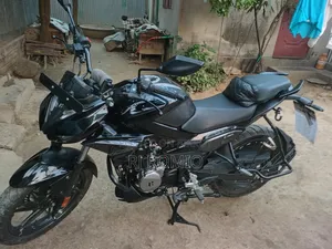 হিরো এক্সট্রিম ১২৫আর ২০২৫ কালো