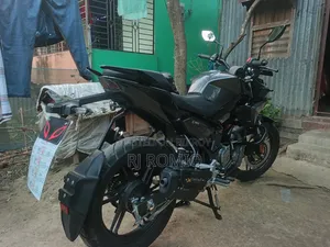 হিরো এক্সট্রিম ১২৫আর ২০২৫ কালো