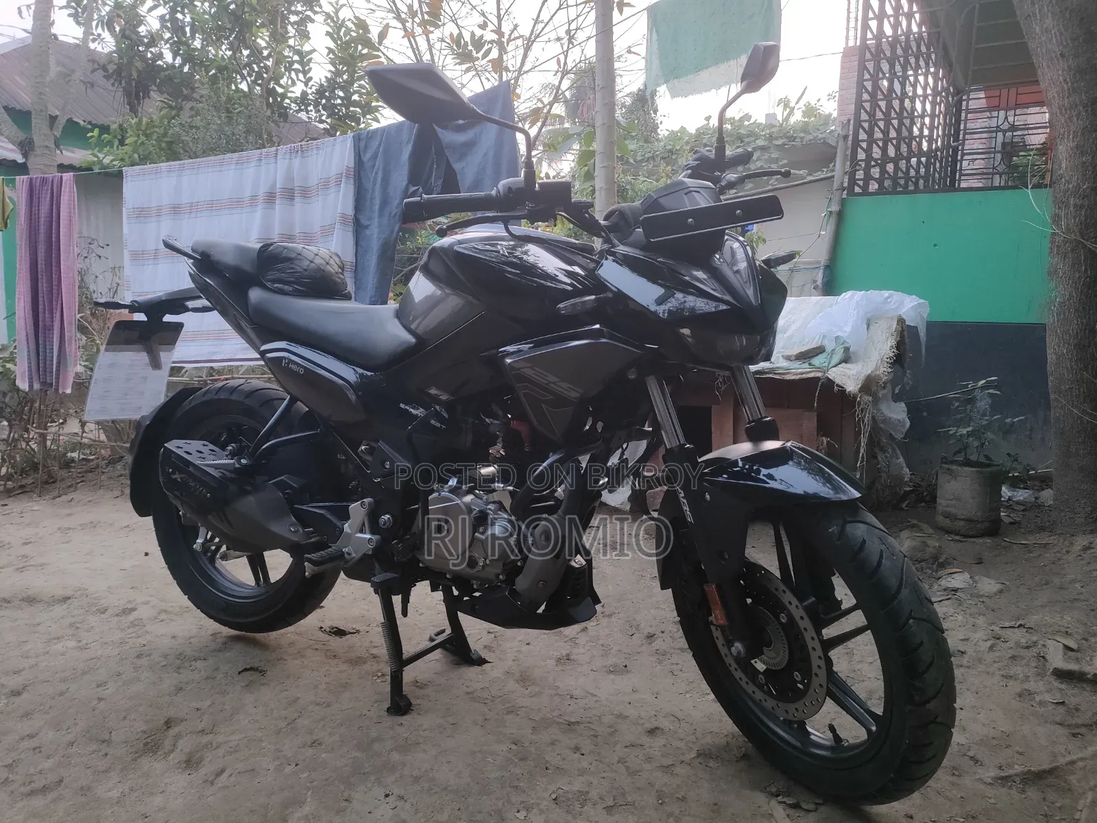 হিরো এক্সট্রিম ১২৫আর ২০২৫ কালো