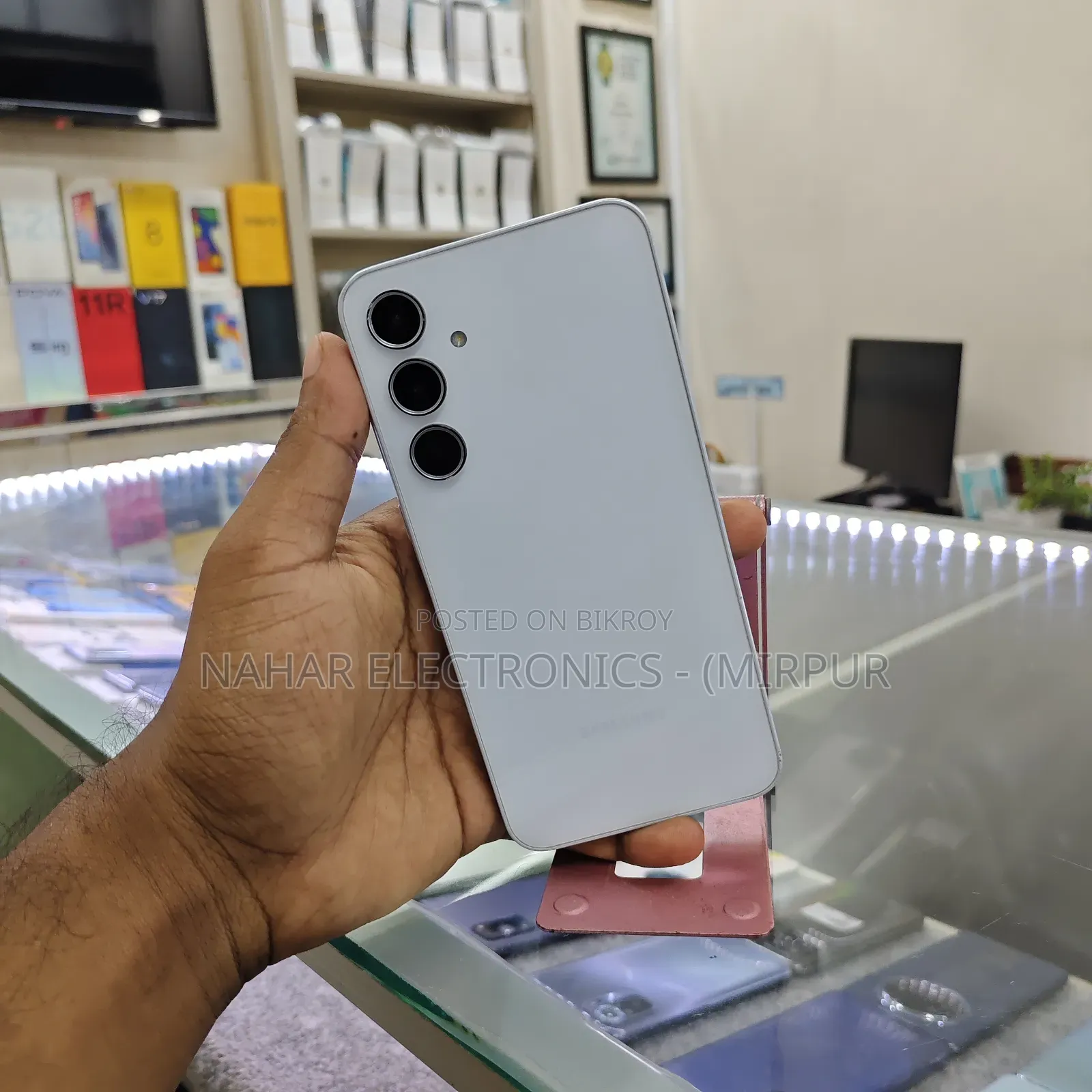 স্যামসাং গ্যালাক্সি এ৩৫ ১২৮ জিবি সাদা