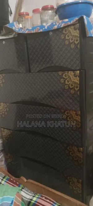 একটি প্লাস্টিকের ওয়ারড্র বিক্রি করা হবে