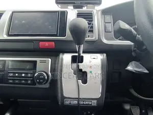 টয়োটা হাইএস ২০২১ কালো