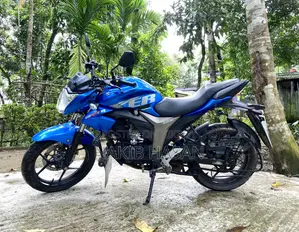 সুজুকি জিক্সার ২০২৪ নীল