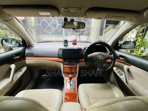 টয়োটা প্রমিও ২০০৫ গোল্ড