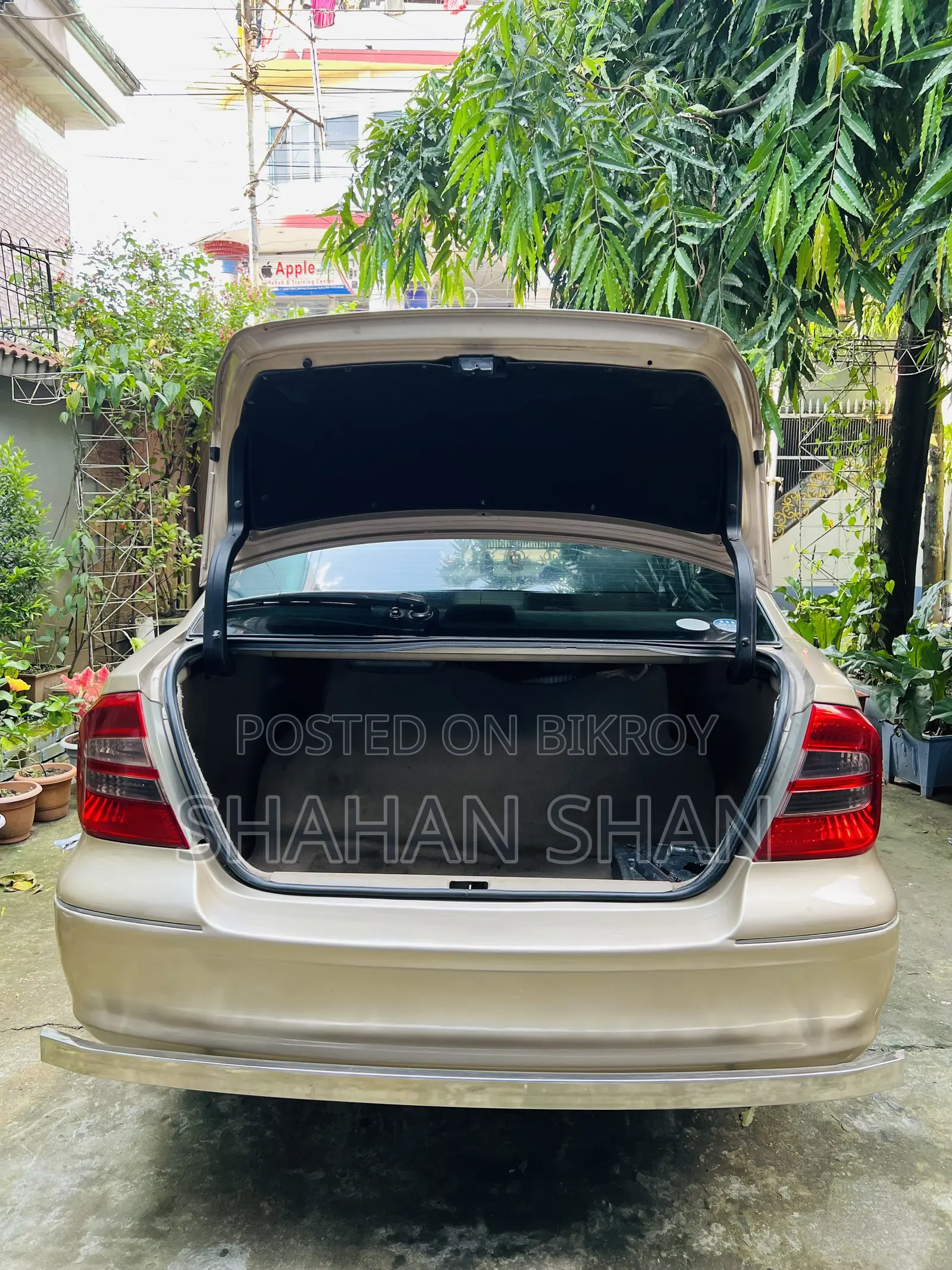 টয়োটা প্রমিও ২০০৫ গোল্ড