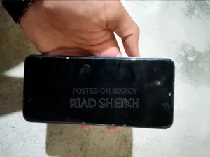 ট্রেডমার্ক স্পার্ক ১০সি ৬৪ জিবি নীল