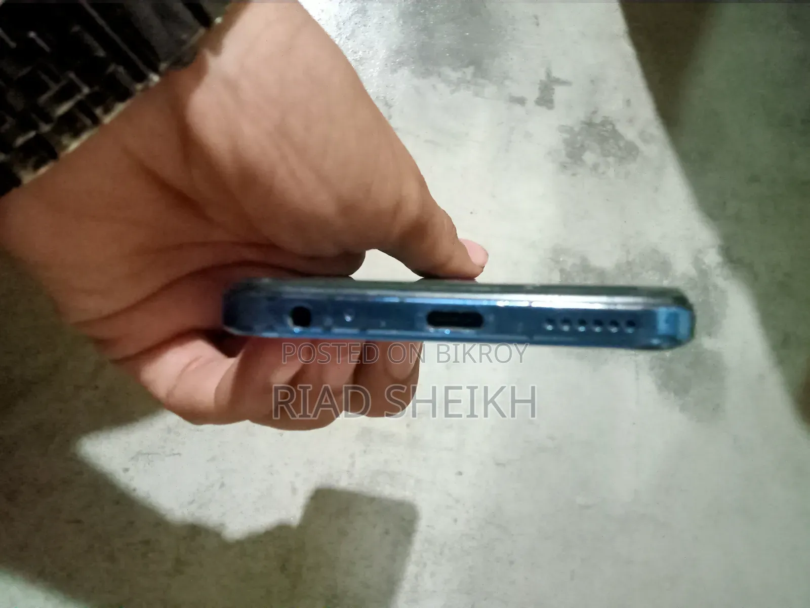 ট্রেডমার্ক স্পার্ক ১০সি ৬৪ জিবি নীল