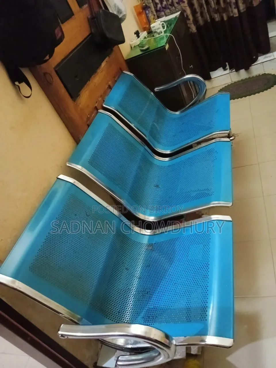 Public waiting bench