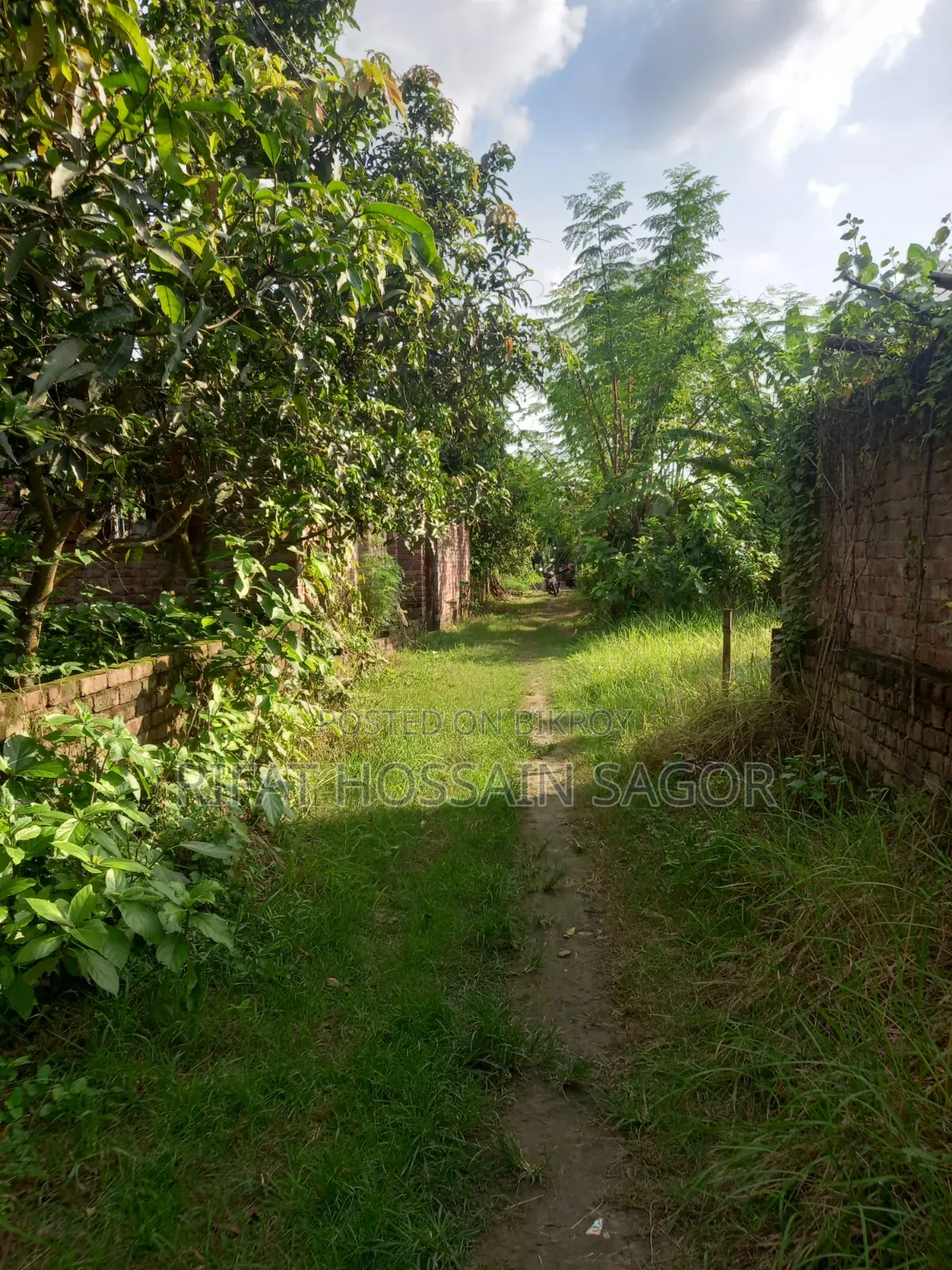 ২.৫ কাঠা প্লট বিক্রয় হইবে।