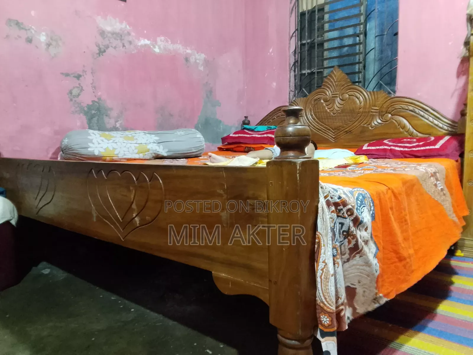 বাসার যাবতীয় ফার্নিচার বিক্রি করবো।