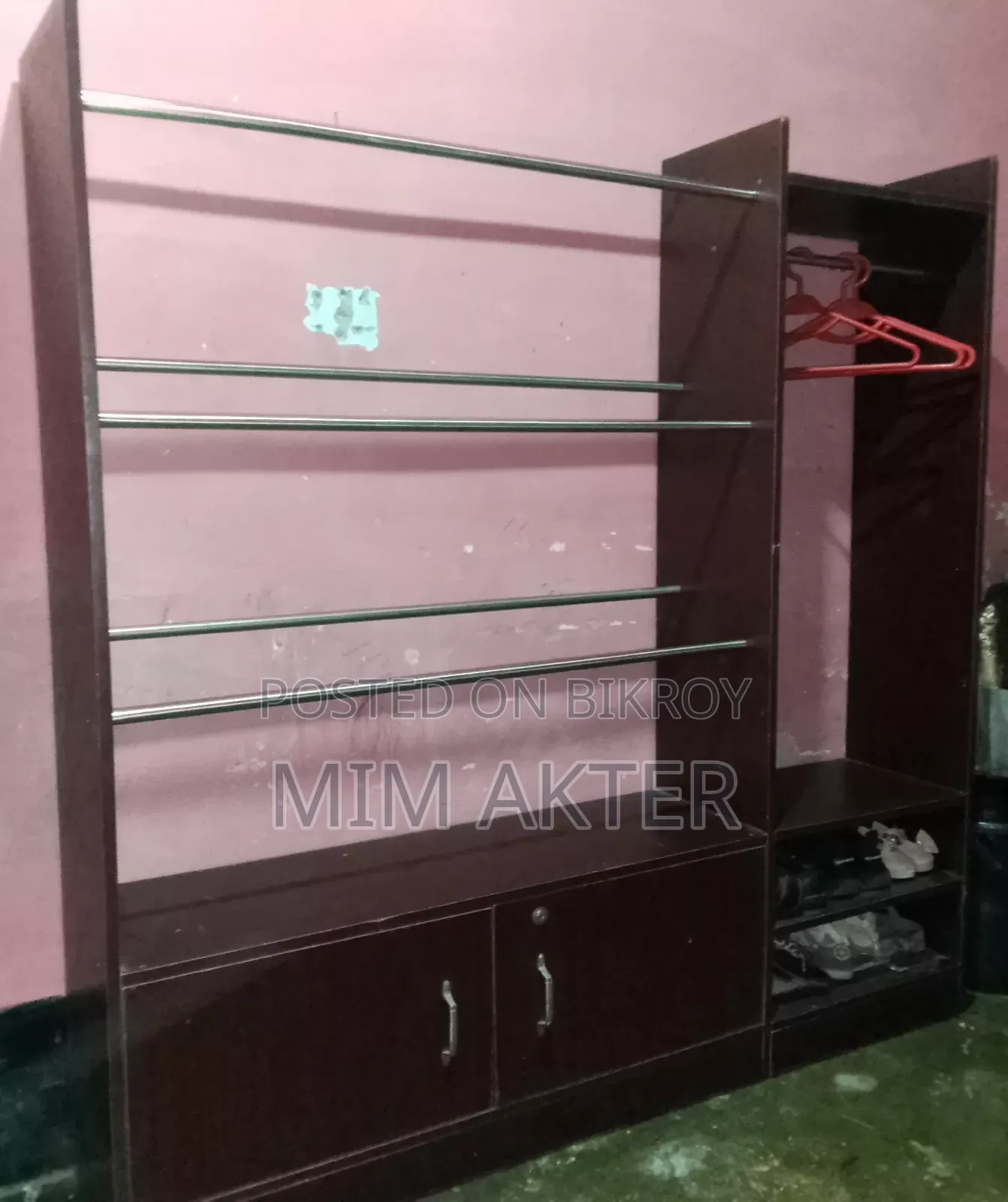 বাসার যাবতীয় ফার্নিচার বিক্রি করবো।