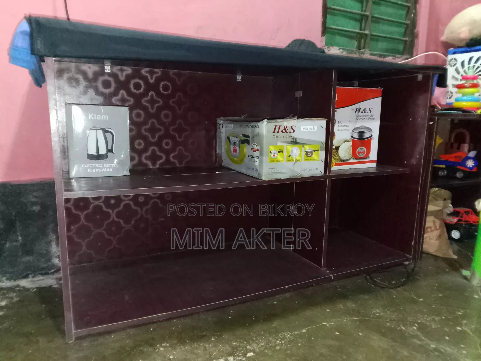 বাসার যাবতীয় ফার্নিচার বিক্রি করবো।