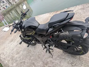 সুজুকি জিক্সার ২০২২ ব্ল্যাক