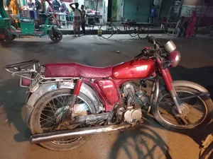 ইয়ামাহা ১৯৮৪ লাল