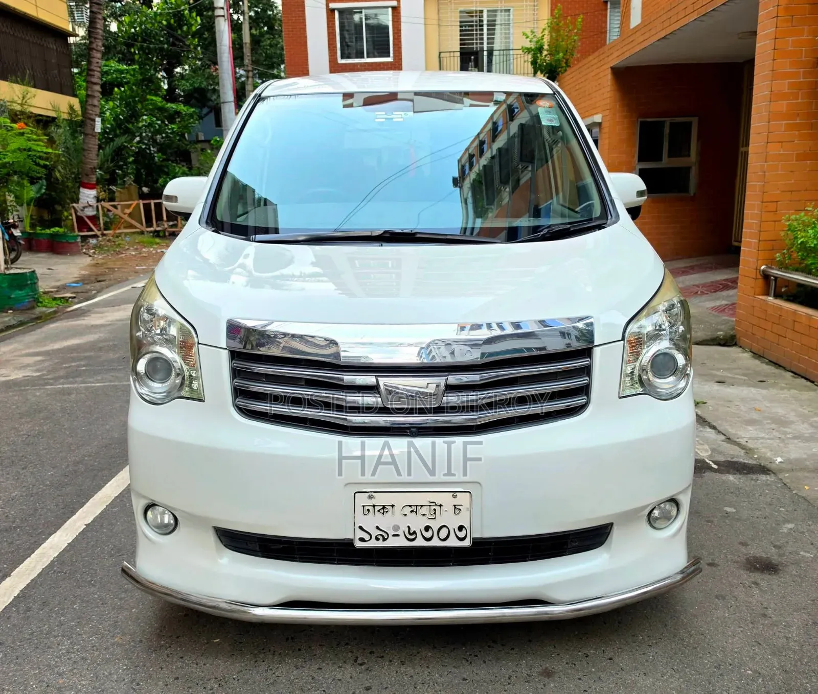 Toyota Noah 2013 Pearl