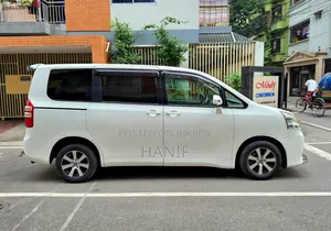 Toyota Noah 2013 Pearl