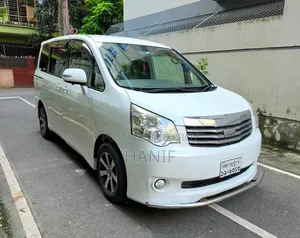 Toyota Noah 2013 Pearl