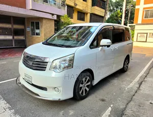 Toyota Noah 2013 Pearl