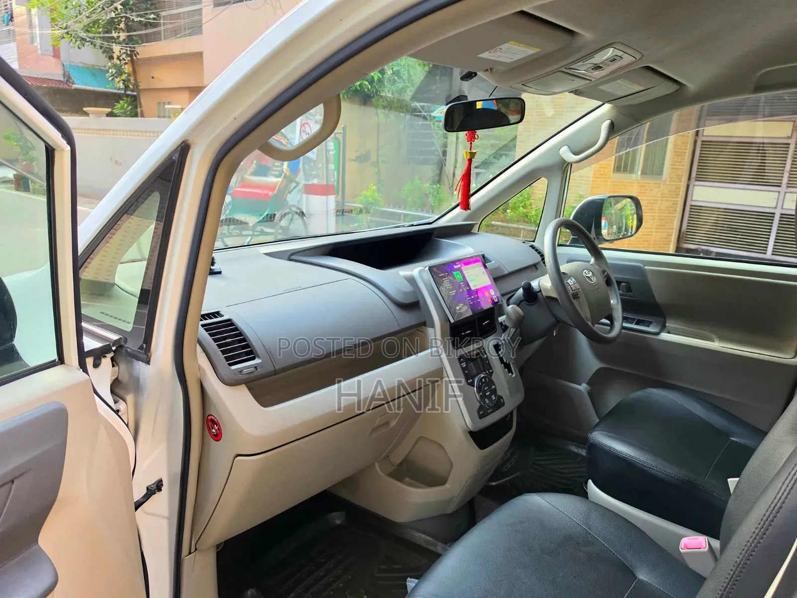 Toyota Noah 2013 Pearl