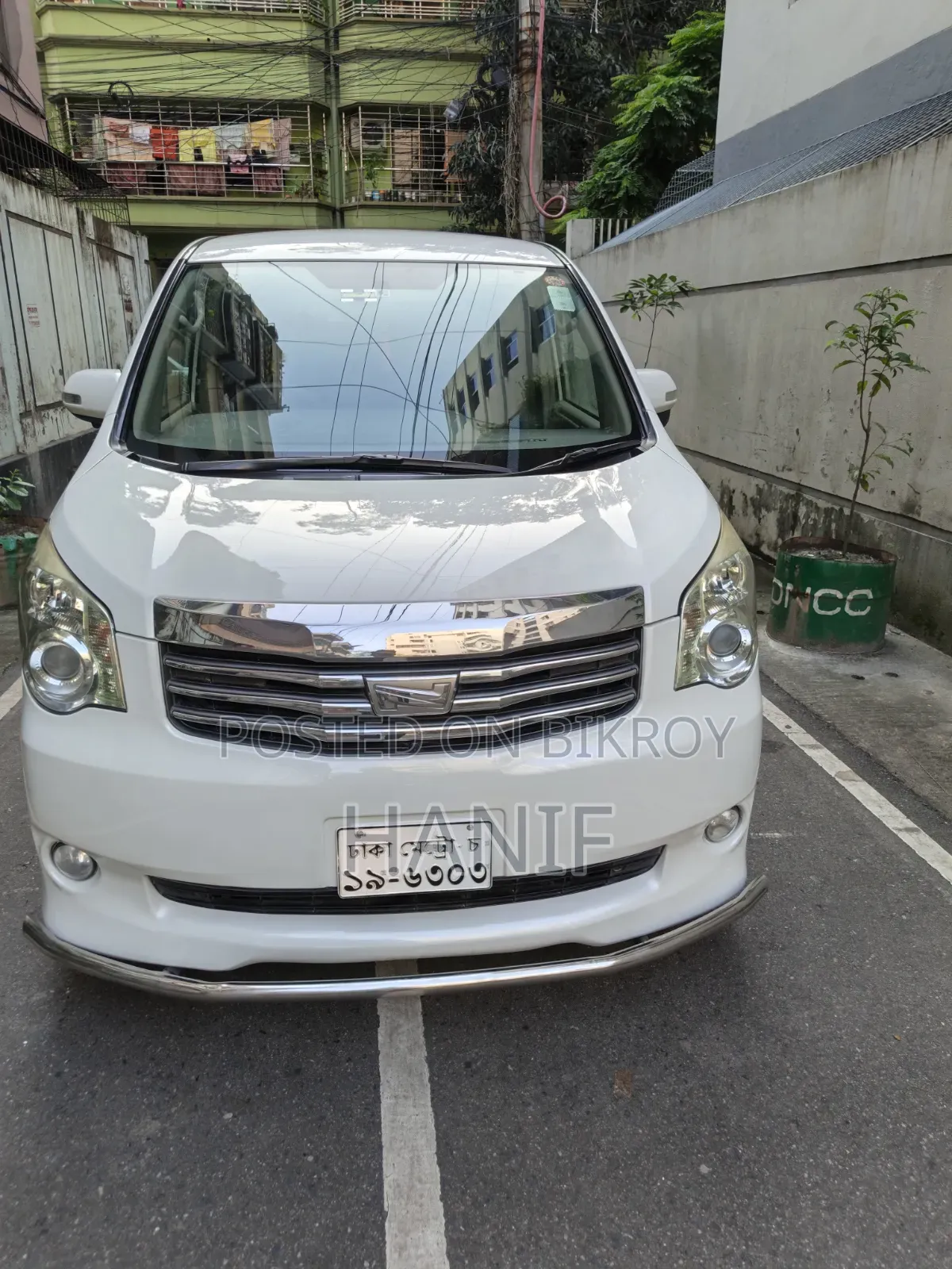 Toyota Noah 2013 Pearl