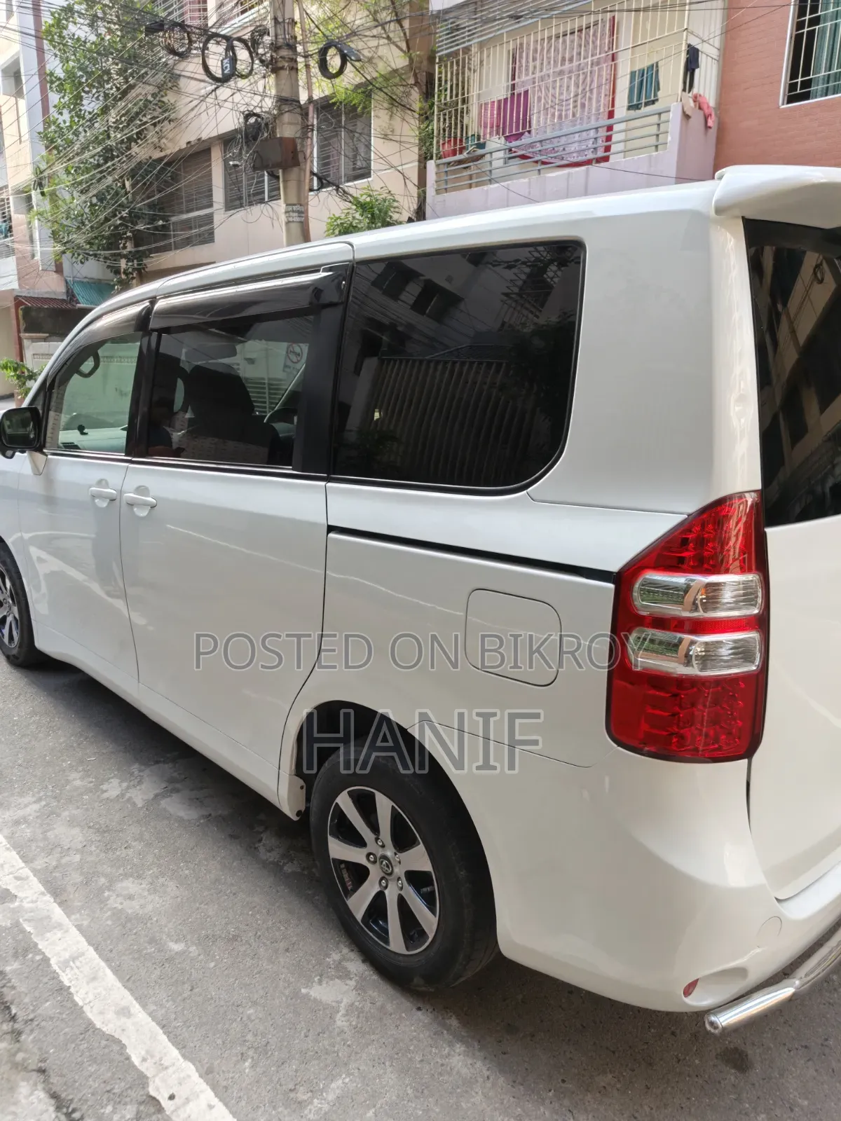 Toyota Noah 2013 Pearl
