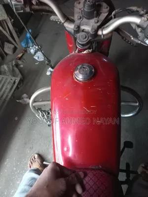 ইয়ামাহা ১৯৮৪ লাল