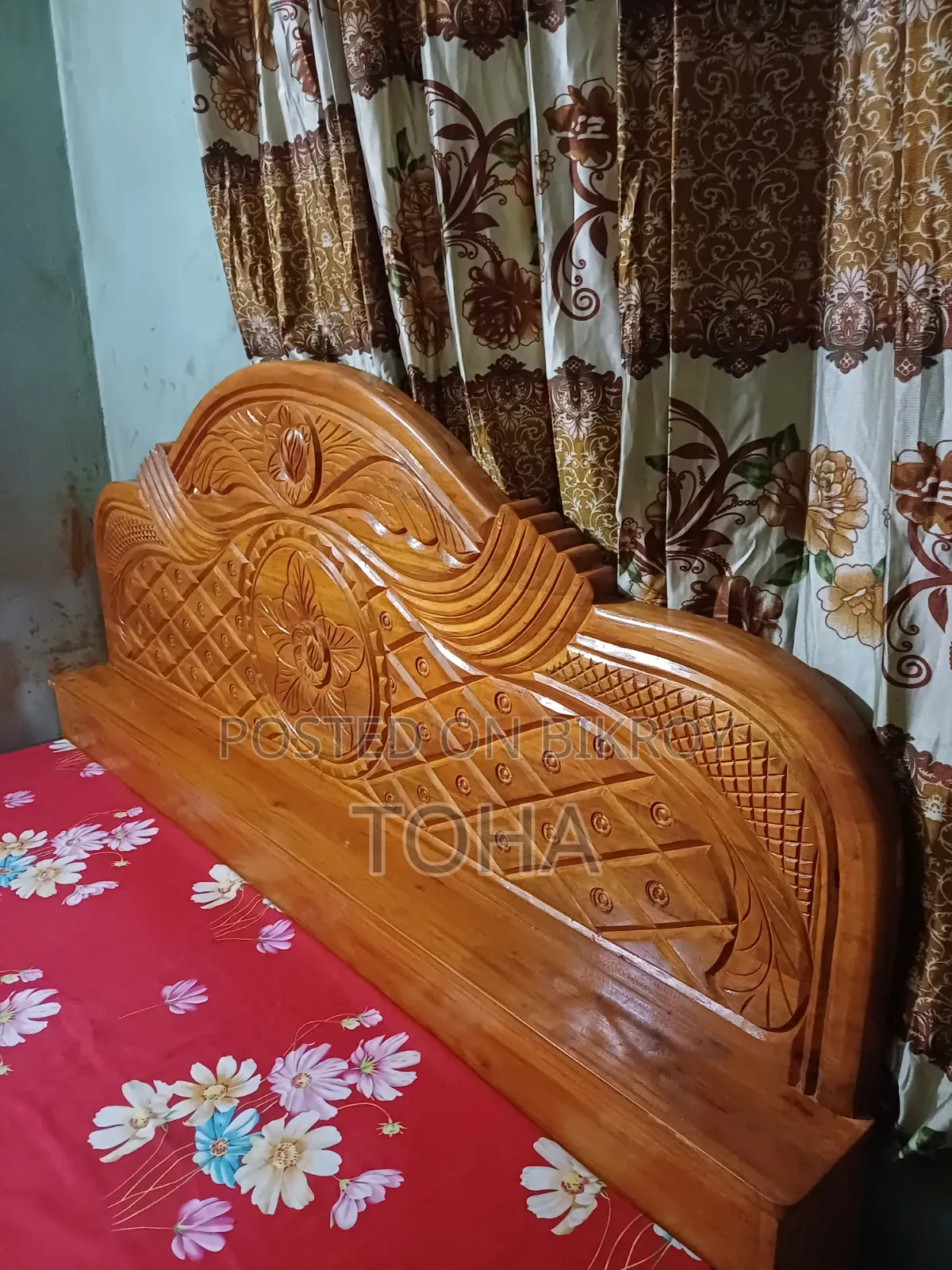 লোকেশন কেরানীগঞ্জ। সেগুনের সেমি বক্স খাট, ওয়ারড্রব বিক্রি হবে।