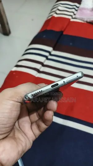 টেকনো ক্যামন ৪০ প্রো ৪জি ২৫৬ জিবি
