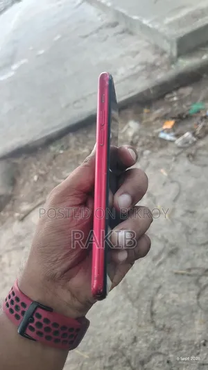 অ্যাপল আইফোন ১১ ১২৮ জিবি লাল