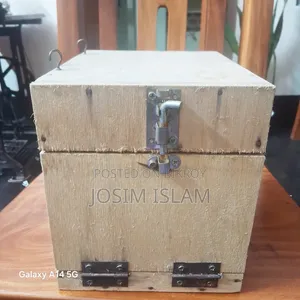 Lovebird Breeding Box