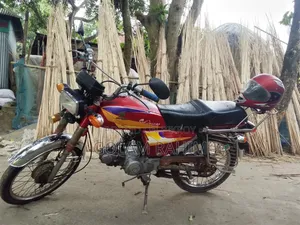 Honda 2005 Red