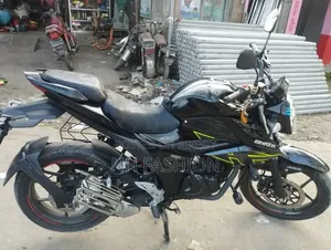 নতুন সুজুকি জিক্সার ২০২৫ কালো