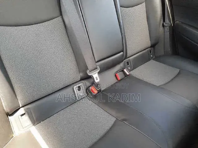টয়োটা করোলা ক্রস ২০২৪ পার্ল