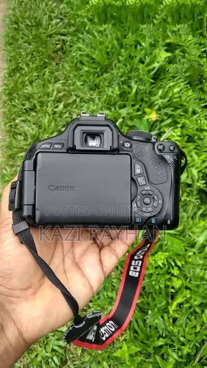 ক্যানন ৬০০ডি ৭৫-৩০০মিমি জুম লেন্স সহ