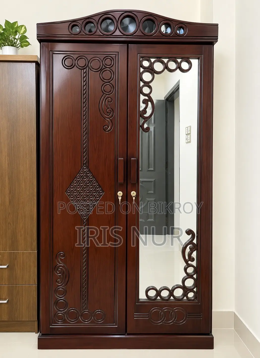 Almirah and Wardrobe for Sale