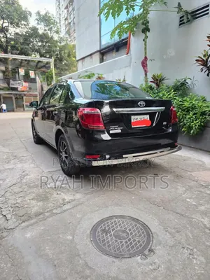 টয়োটা অ্যাক্সিও ২০১৭ কালো