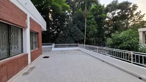 বিদেশীদের জন্য ৭০০০ বর্গফুটের এক্সক্লুসিভ স্বাধীন বাড়ি। বনানী, ঢাকা