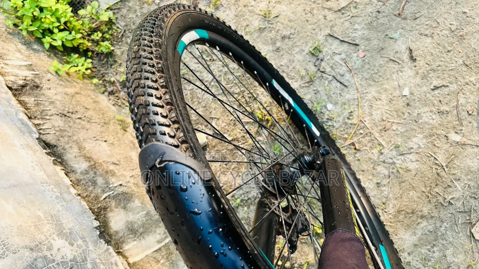 Aluminium Body with two fiber mudguards