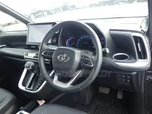 Toyota Noah 2022